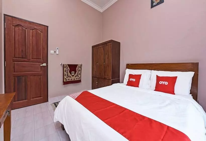 Hotelli Oyo 90448 Nurbayu Guest House