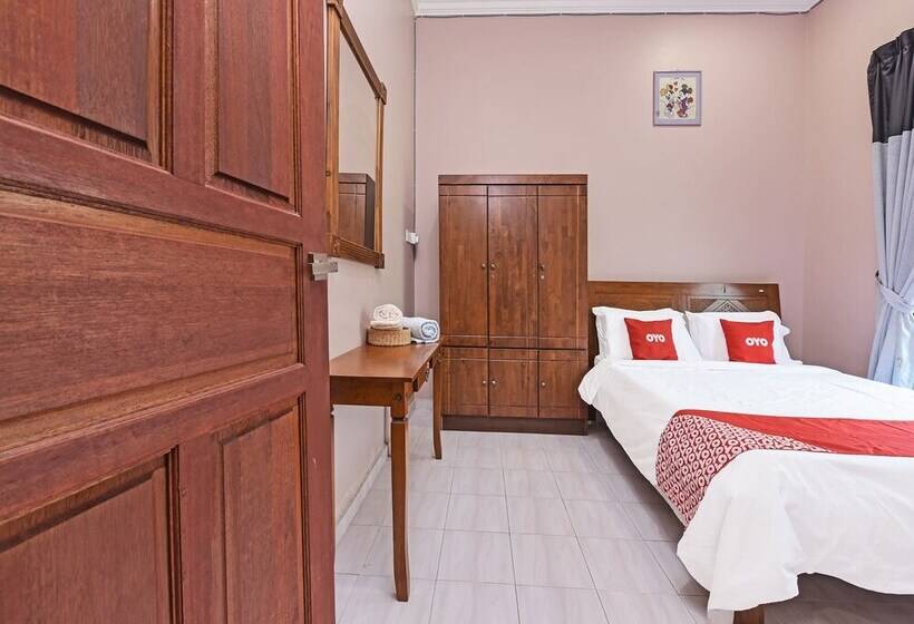 בית מלון כפרי Oyo 90448 Nurbayu Guest House