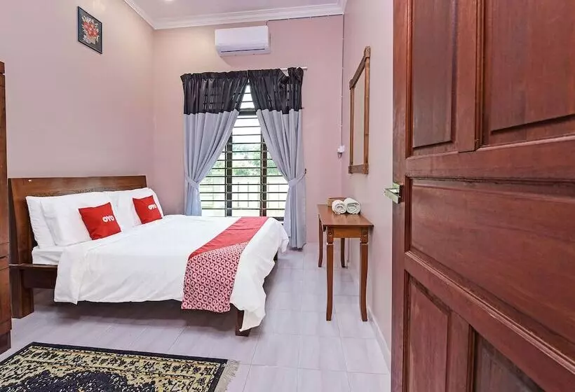 Hotelli Oyo 90448 Nurbayu Guest House