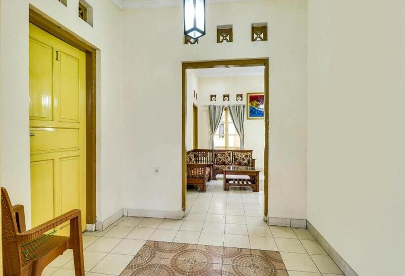 בית מלון כפרי Oyo 90892 My Guest House Syariah