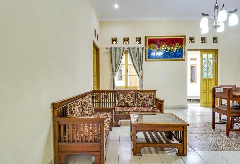 בית מלון כפרי Oyo 90892 My Guest House Syariah