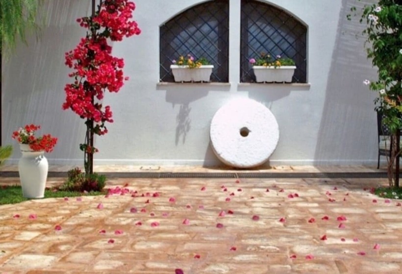 פנסיון Room In B&b   Spacious Quadruple Room In Ancient Masseria Near The Sea In A Quiet Olive Trees