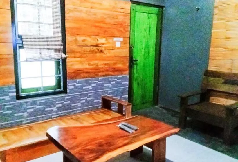 Pensão Pine Tree House