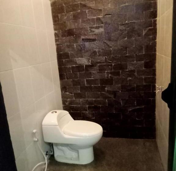 Pension (Hôtel basse catégorie) Pine Tree House