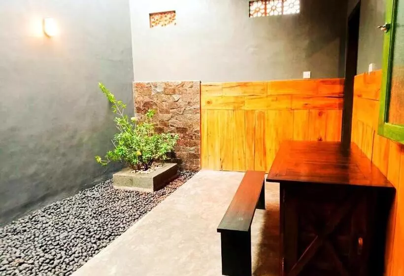 Pensão Pine Tree House