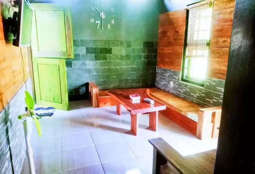 Pensão Pine Tree House