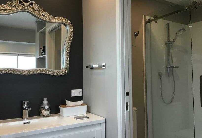 تختخواب و صبحانه Spectacular Lake Views