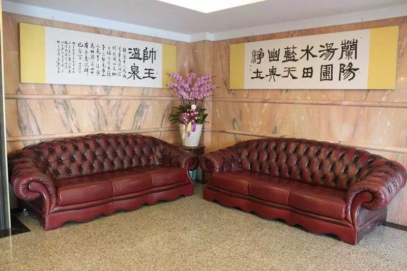 هتل Barons Hot Spring