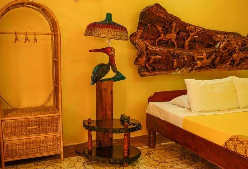 בית מלון כפרי Deep Forest Garden