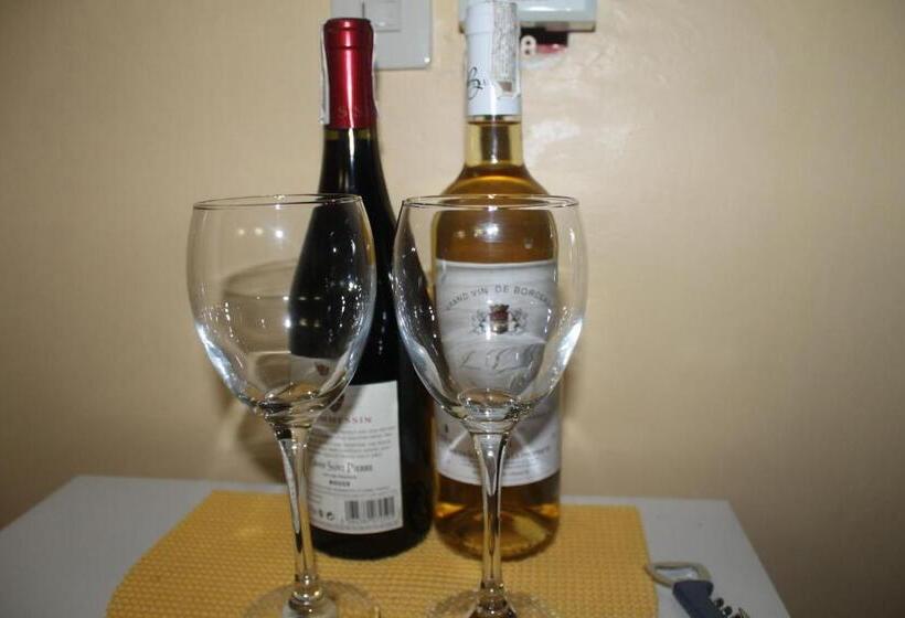 בית מלון כפרי Deep Forest Garden