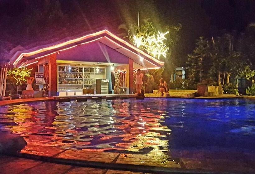 בית מלון כפרי Deep Forest Garden