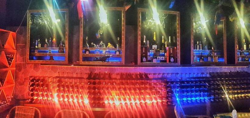 בית מלון כפרי Deep Forest Garden