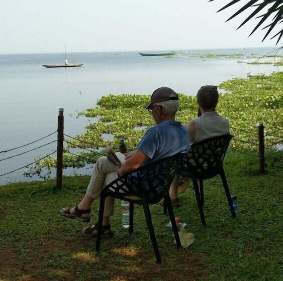 فندق Deshadan Backwater Resort   The Best Sunrise View