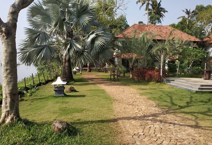 فندق Deshadan Backwater Resort   The Best Sunrise View