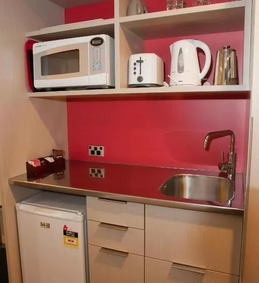 Navigate Seaside Hotel & Apartments