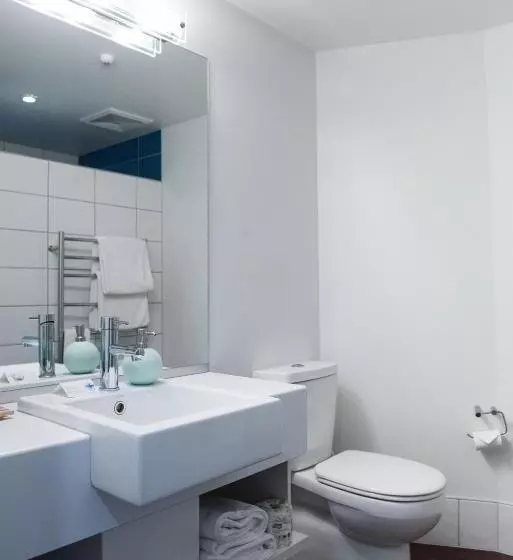 Navigate Seaside Hotel & Apartments