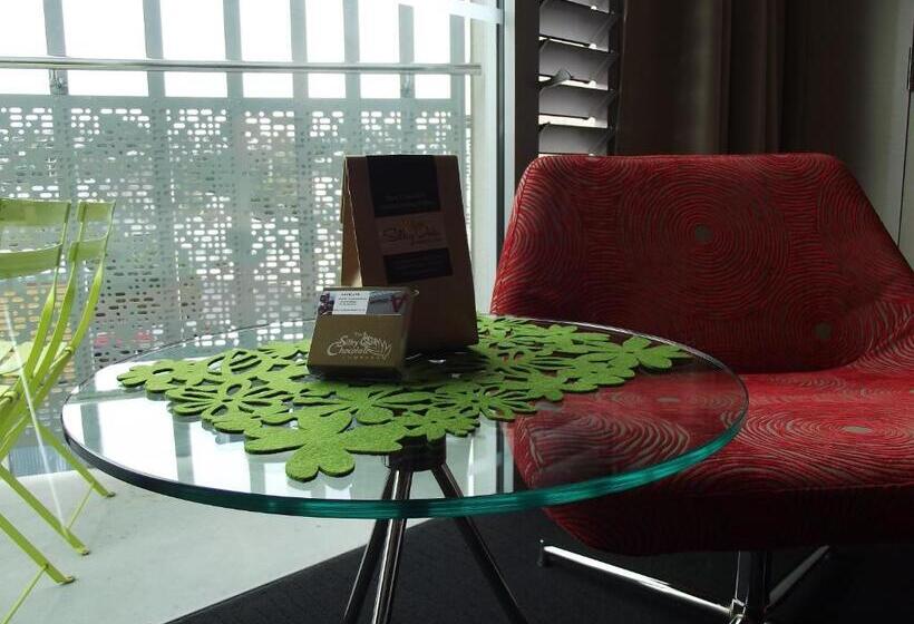 Navigate Seaside Hotel & Apartments