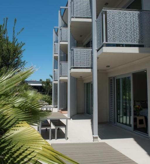 Navigate Seaside Hotel & Apartments