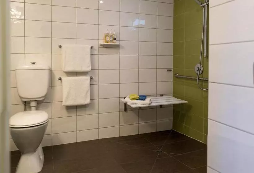 Navigate Seaside Hotel & Apartments