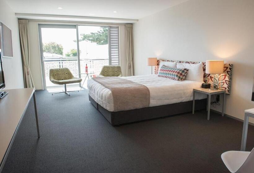 Navigate Seaside Hotel & Apartments