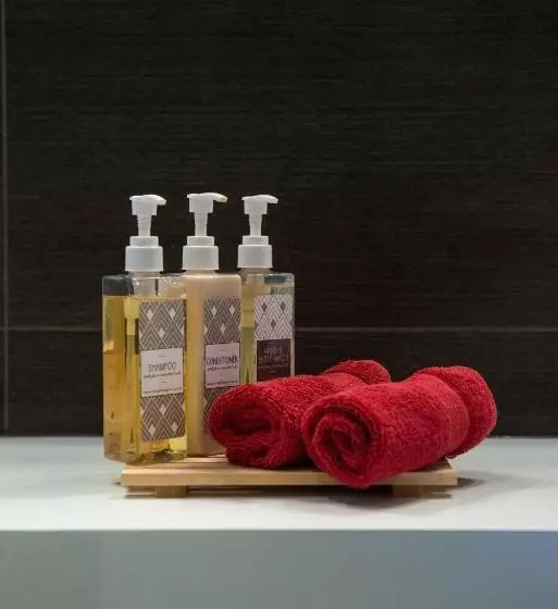 Navigate Seaside Hotel & Apartments