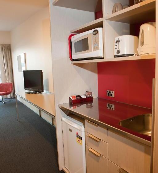 Navigate Seaside Hotel & Apartments