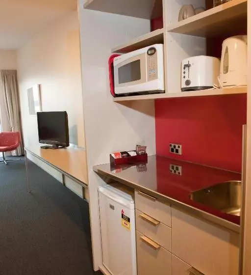 Navigate Seaside Hotel & Apartments