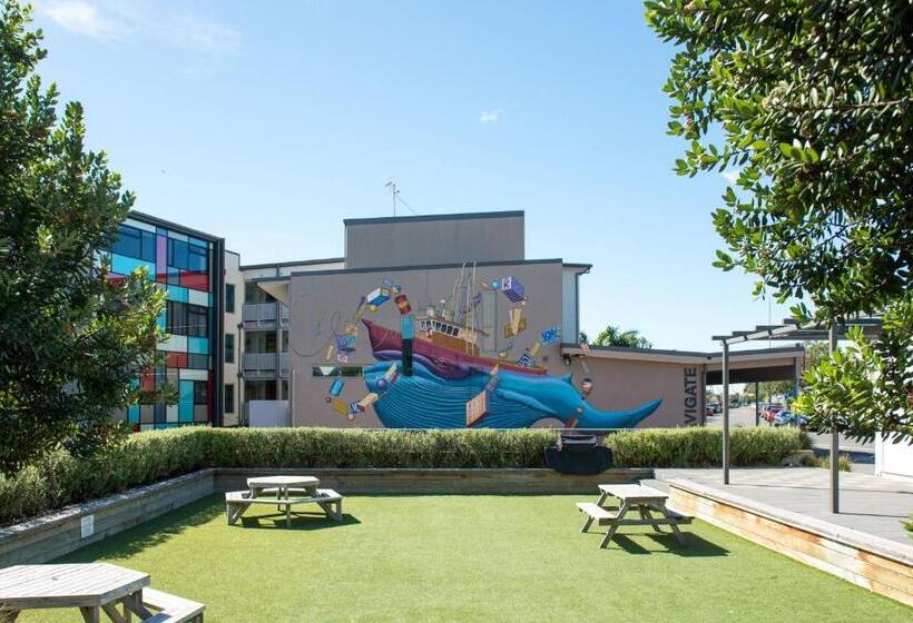 Navigate Seaside Hotel & Apartments