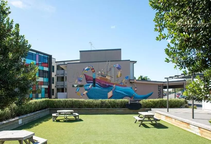 Navigate Seaside Hotel & Apartments