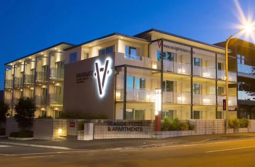 Navigate Seaside Hotel & Apartments