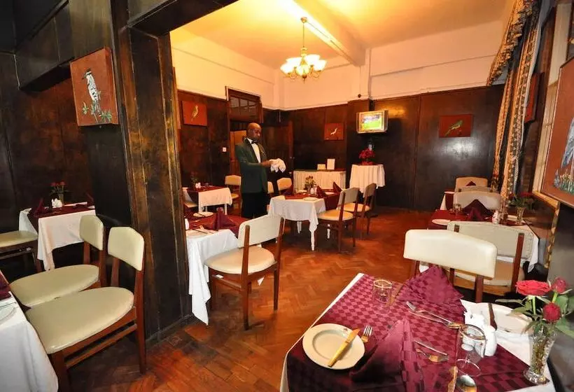 هتل The Oakwood
