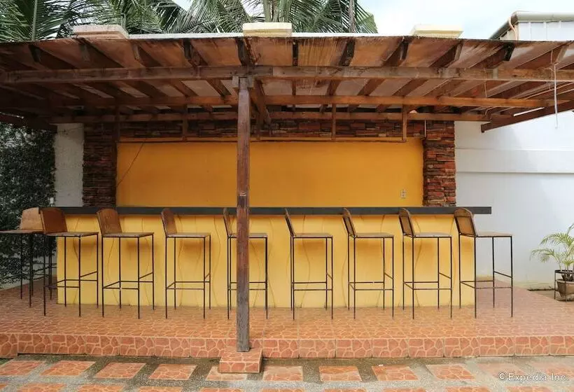 هتل Villa Manuel Tourist Inn