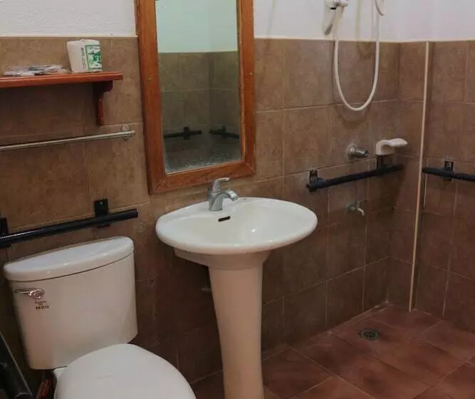 هتل Villa Manuel Tourist Inn