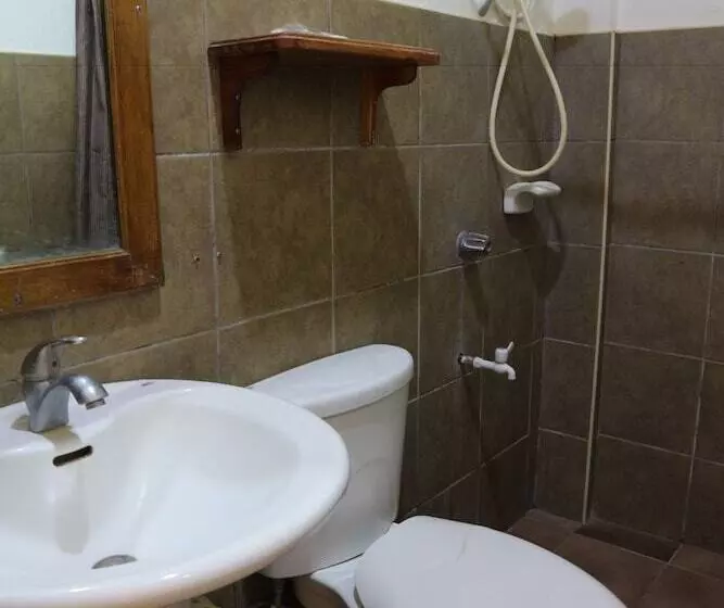 هتل Villa Manuel Tourist Inn