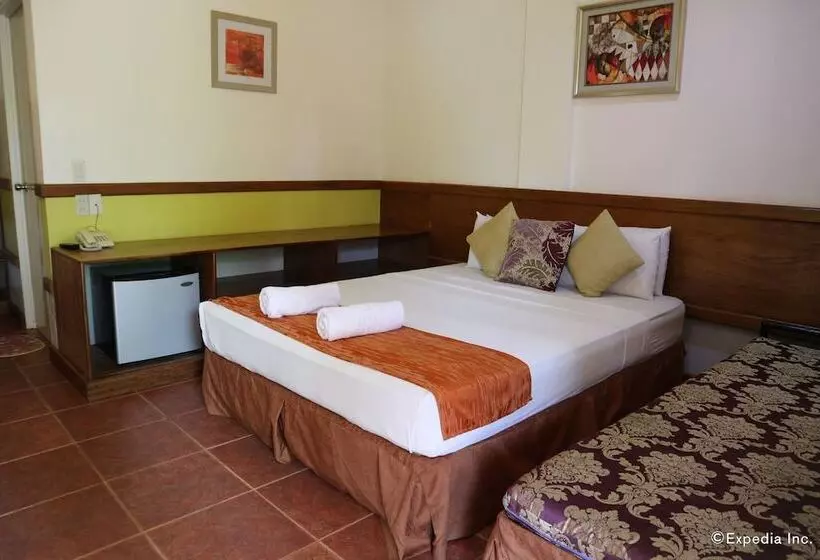 هتل Villa Manuel Tourist Inn
