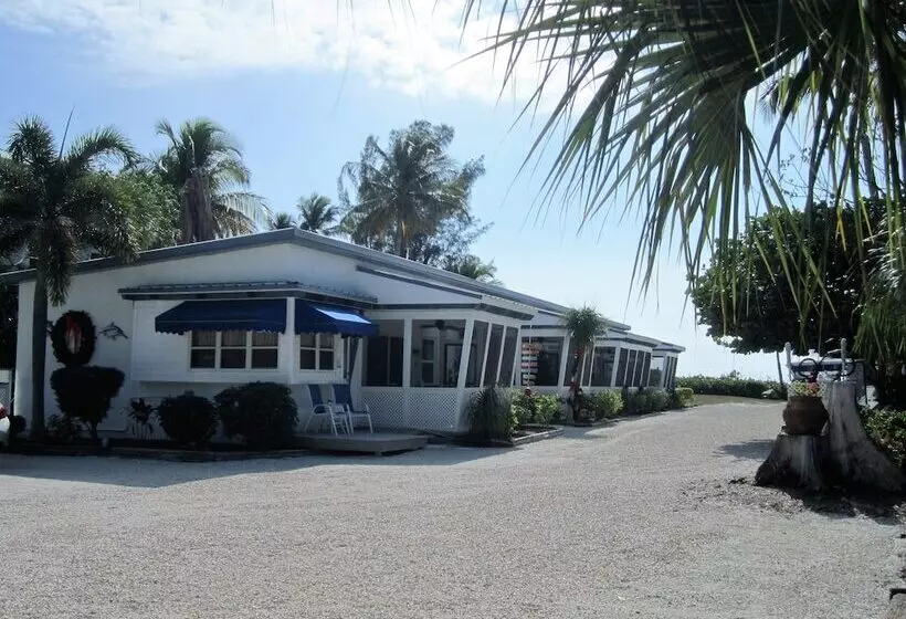 Tropical Winds Motel & Cottages
