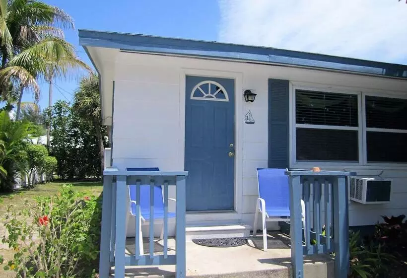 Tropical Winds Motel & Cottages