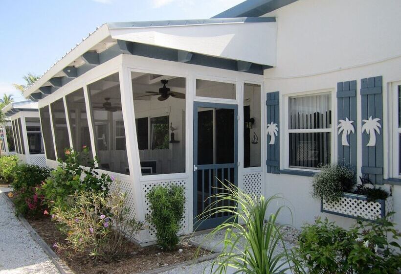 Tropical Winds Motel & Cottages