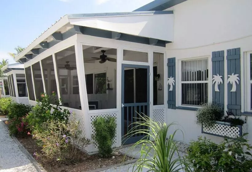 Tropical Winds Motel & Cottages