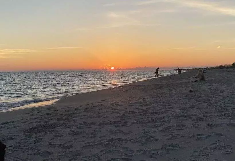 Tropical Winds Motel & Cottages