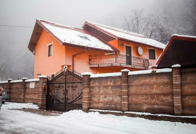 פנסיון Casa Ana