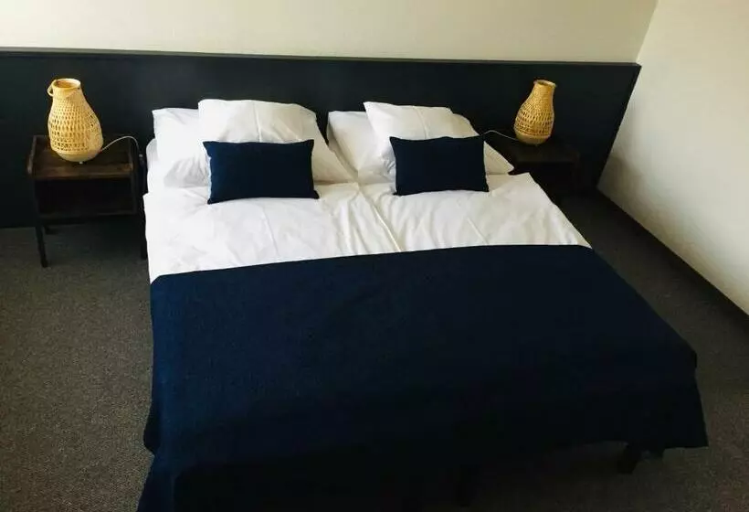 ベッドアンドブレックファースト Jonathan Bed&pizza