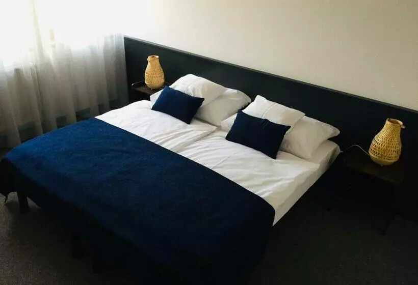 ベッドアンドブレックファースト Jonathan Bed&pizza