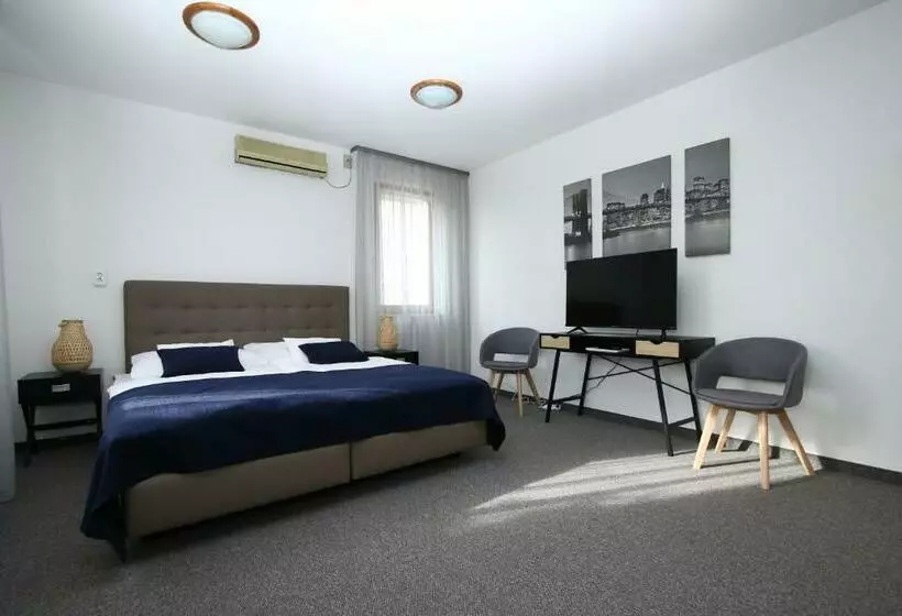 ベッドアンドブレックファースト Jonathan Bed&pizza