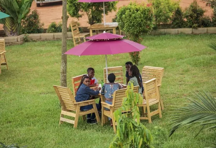 هتل Triple Tee Gardens & Accomodation