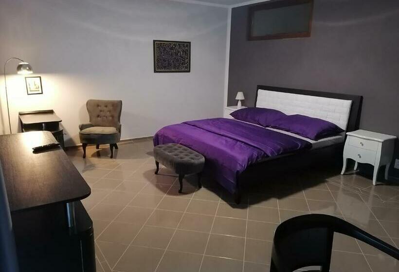 פנסיון Frikulin