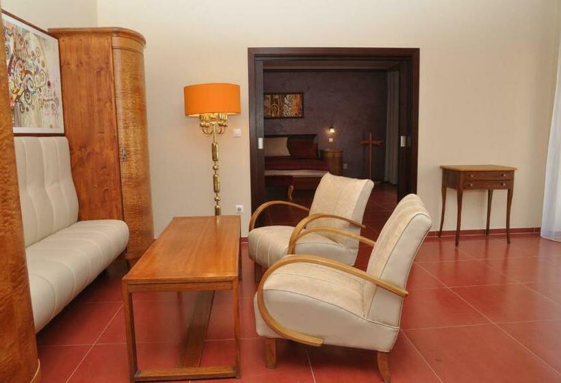 פנסיון Frikulin