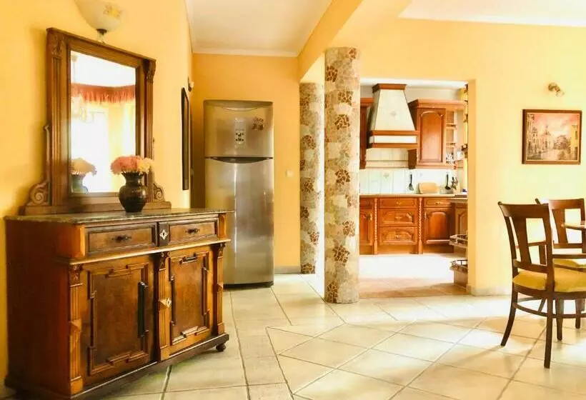 ベッドアンドブレックファースト Apollo Inn