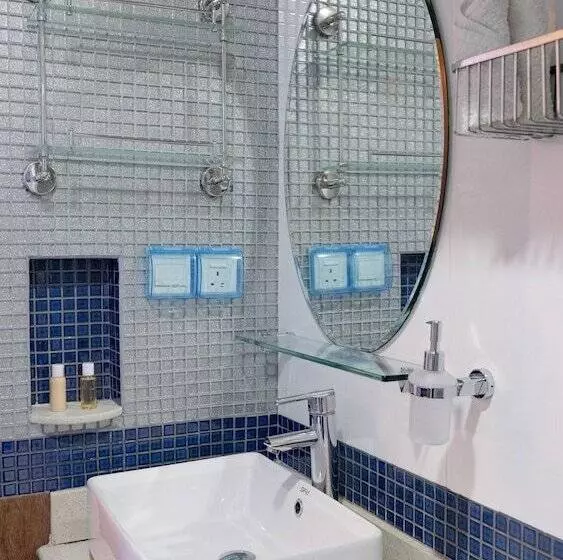 Umet Seaview Hotel With Free Roundtrip Airport Pick Up And Drop Off