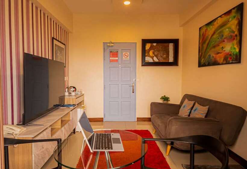 Umet Seaview Hotel With Free Roundtrip Airport Pick Up And Drop Off